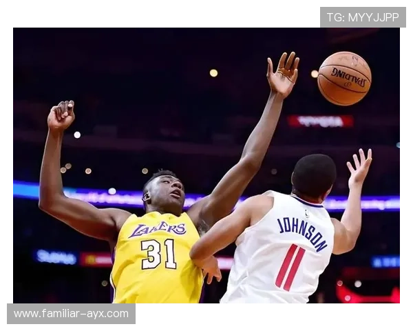 湖人核心连夜训练状态爆棚 期待新赛季季后赛再创辉煌